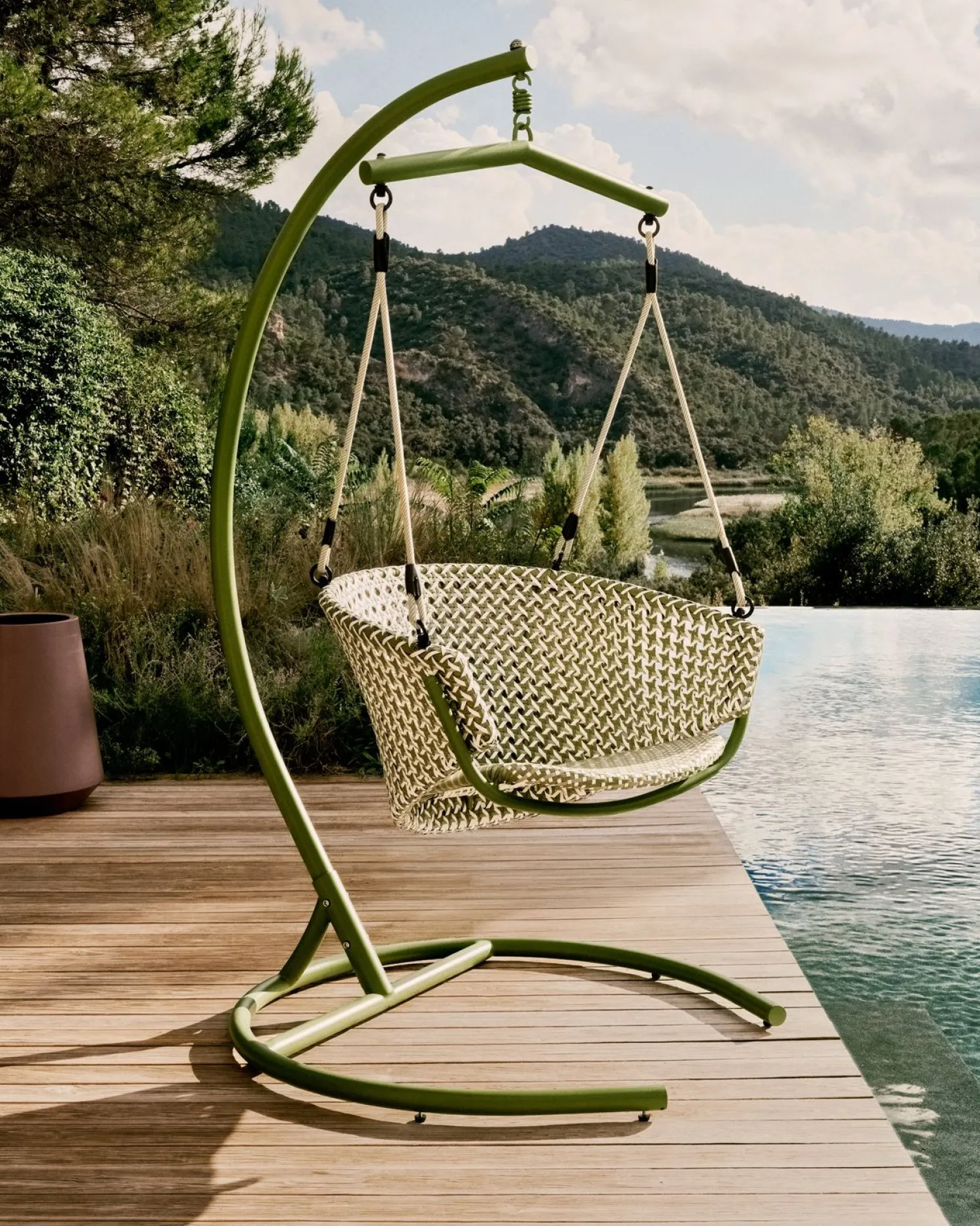 Tuinstoelen-Kave Home Saliga Outdoor Hangstoel Groen