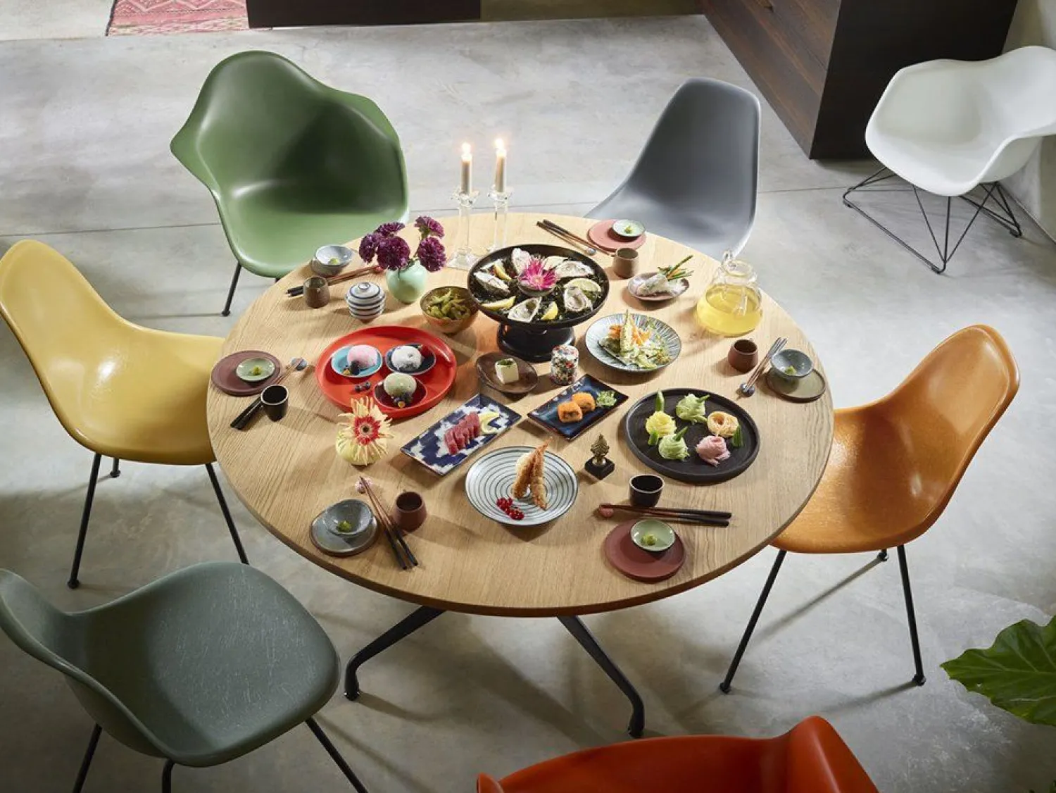 Houten Eettafels-Vitra Segmented Eettafel Bruin