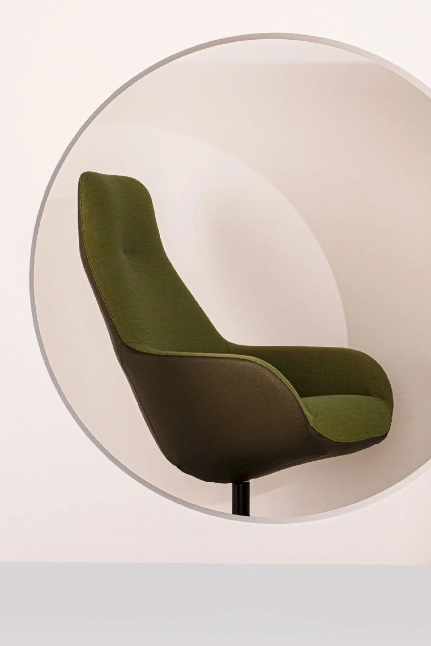 Design Fauteuils|Draaifauteuils-Pode Spot Two Fauteuil Red