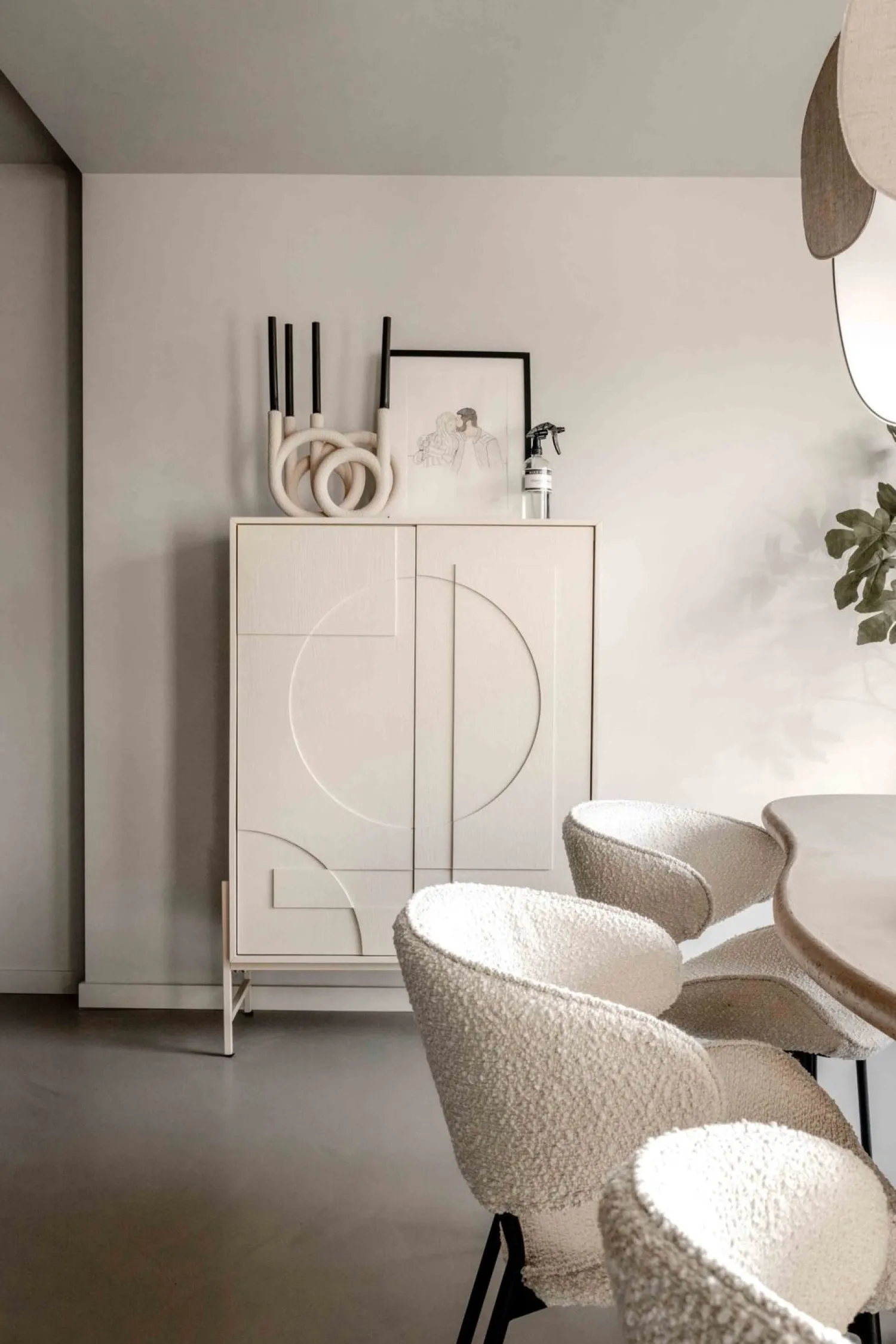 Eetkamerstoelen Met Armleuning-Eleonora Tess Eetkamerstoel Beige