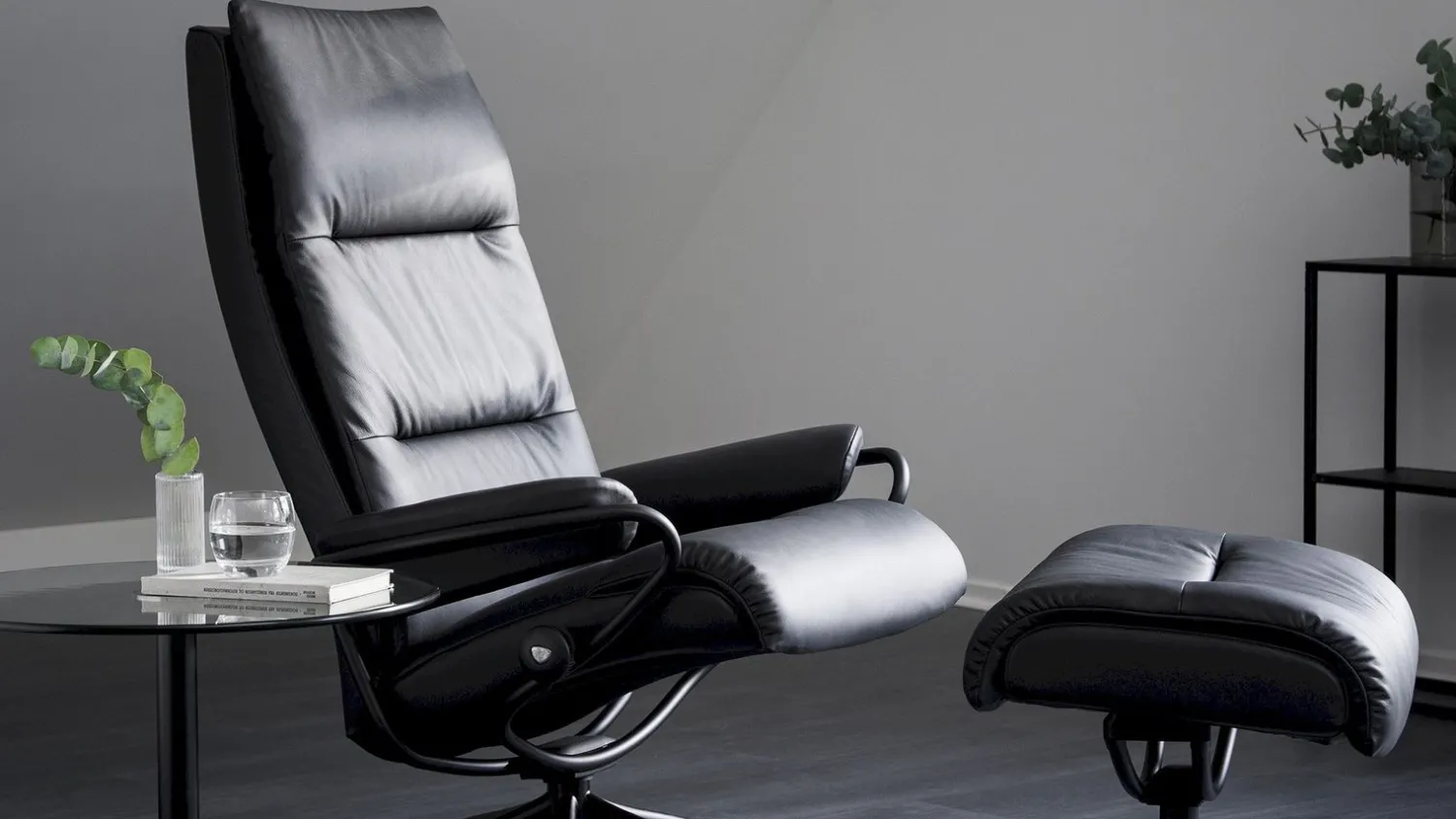 Leren Fauteuils|Draaifauteuils-Stressless Tokyo High Relaxfauteuil + Hocker Black