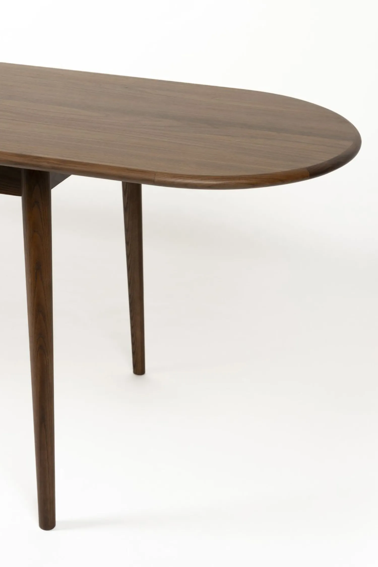 Houten Eettafels-Zuiver Twist Ovaal Eettafel Bruin